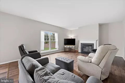 Living - 116 Roseville Ct, Boyce, VA 22620 photo 3 of 5