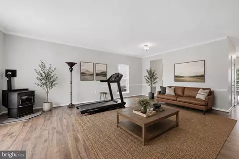 Living - 116 Roseville Ct, Boyce, VA 22620 photo 2 of 5