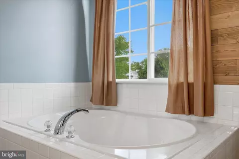 Bath - 116 Roseville Ct, Boyce, VA 22620 photo 2 of 3