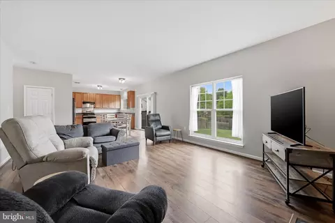 Living - 116 Roseville Ct, Boyce, VA 22620 photo 4 of 5