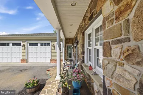 Exterior - 59 Howards Ln, Boyce, VA 22620 photo 7 of 16
