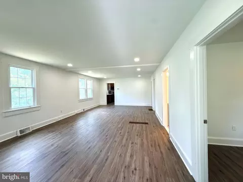 Living - 11 Virginia Ave, Boyce, VA 22620 photo 1 of 5