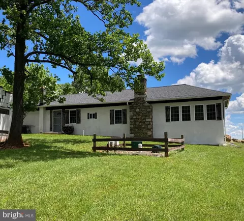Exterior - 22540 Blue Ridge Mountain Rd, Paris, VA 20130 photo 6 of 11