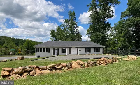 Exterior - 22540 Blue Ridge Mountain Rd, Paris, VA 20130 photo 1 of 11