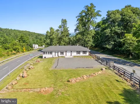 Exterior - 22540 Blue Ridge Mountain Rd, Paris, VA 20130 photo 3 of 11