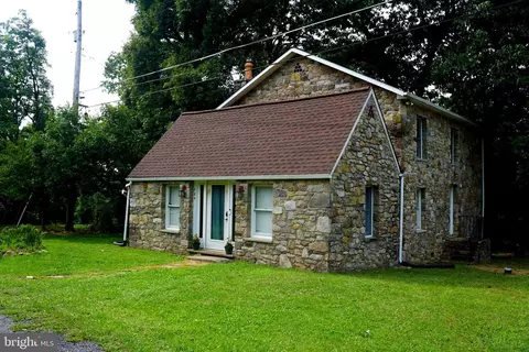 284 Good Shepherd Rd, Bluemont, VA 20135