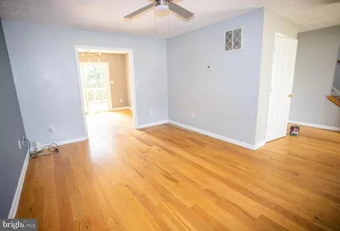 Living - 8 Whiting Ave, Boyce, VA 22620 photo 2 of 2