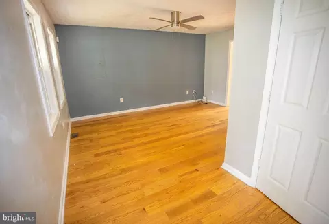 Living - 8 Whiting Ave, Boyce, VA 22620 photo 1 of 2