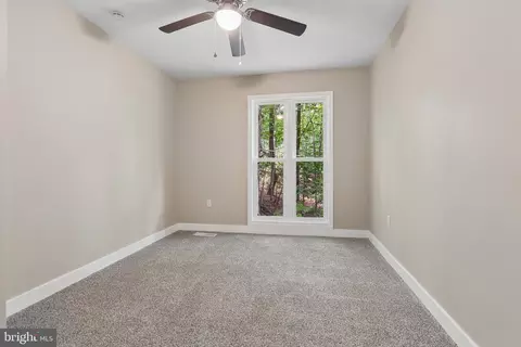 Bedroom - 576 Manor Rd, Front Royal, VA 22630 photo 4 of 6