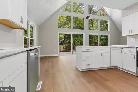 Entry Way - 576 Manor Rd, Front Royal, VA 22630 photo 1 of 3
