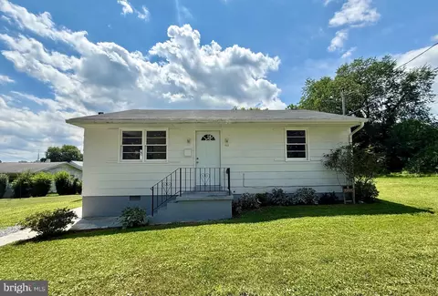 111 Liberty St, Berryville, VA 22611
