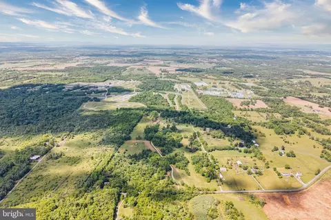 383 Naylee Ln, Berryville, VA 22611
