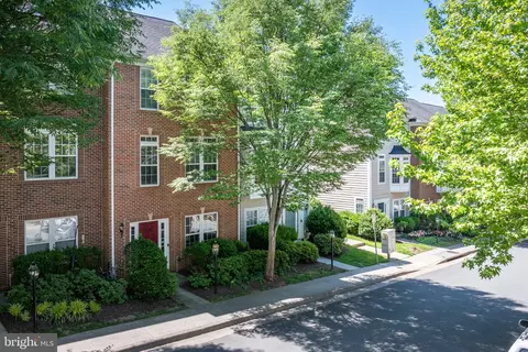 920 Bing Ln, Charlottesville, VA 22903