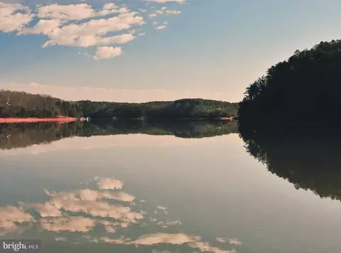 1180 Runaway Bay Rd, Lynch Station, VA 24571