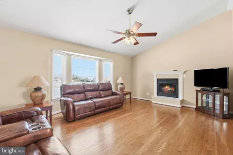 Living - 16355 Pollard Ln, Culpeper, VA 22701 photo 1 of 4