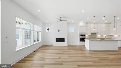 Living - 15031 Passion Ln, Culpeper, VA 22701 photo 3 of 4