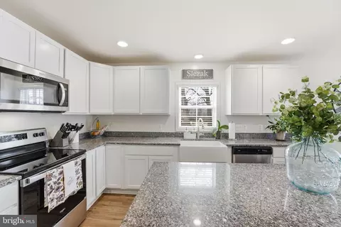 Kitchen - 9372 Blackbird Loop, Culpeper, VA 22701 photo 2 of 2