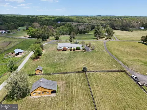5265 Bear Hollow Ln, Amissville, VA 20106