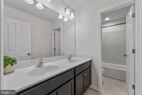 Entry Way - 1705 Magnolia Cir, Culpeper, VA 22701 photo 5 of 7