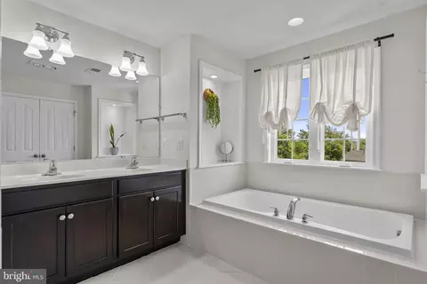 Bath - 1705 Magnolia Cir, Culpeper, VA 22701 photo 2 of 4