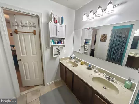 Bath - 1409 N Thomas Way, Culpeper, VA 22701 photo 2 of 4