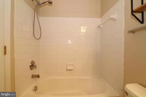 Bath - 936 Persimmon, Culpeper, VA 22701 photo 4 of 4