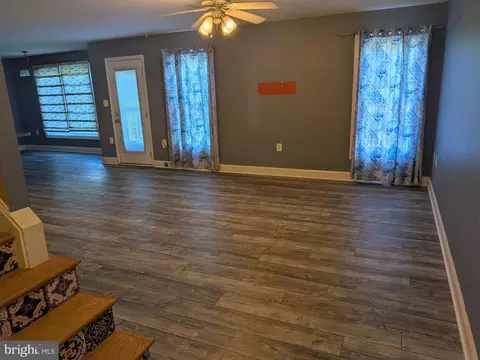 Living - 823 Woodcrest Loop, Culpeper, VA 22701 photo 5 of 9