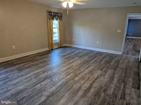 Living - 823 Woodcrest Loop, Culpeper, VA 22701 photo 2 of 9