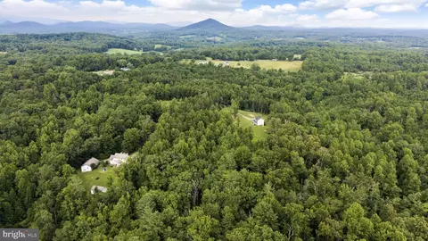 View/Area - 7035 Snappers Trl, Castleton, VA 22716 photo 5 of 11