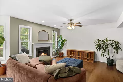 Living - 7035 Snappers Trl, Castleton, VA 22716 photo 3 of 3