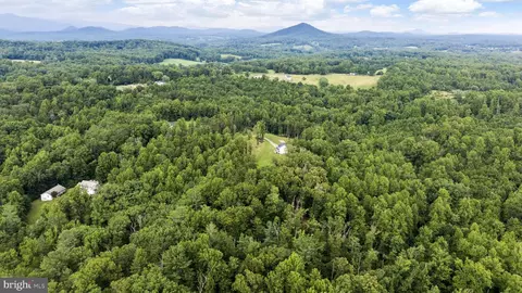 View/Area - 7035 Snappers Trl, Castleton, VA 22716 photo 6 of 11