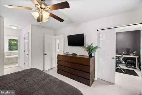 Bedroom - 7035 Snappers Trl, Castleton, VA 22716 photo 3 of 5