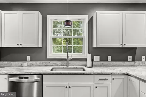 Kitchen - 7035 Snappers Trl, Castleton, VA 22716 photo 2 of 5