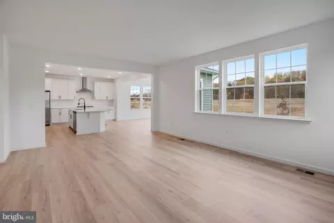 Living - 2008 Divot Dr, Culpeper, VA 22701 photo 2 of 2