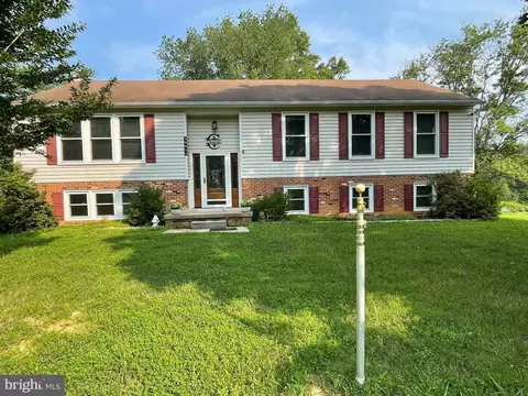 18611 Springs Rd, Jeffersonton, VA 22724