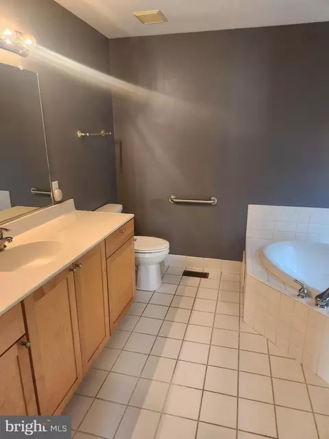 Bath - 819 Woodcrest Loop, Culpeper, VA 22701 photo 2 of 2