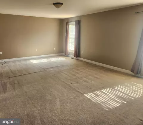 Living - 819 Woodcrest Loop, Culpeper, VA 22701 photo 1 of 1