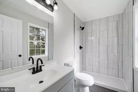 Bath - 672 Ripplebrook Dr, Culpeper, VA 22701 photo 1 of 2