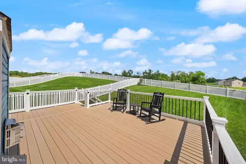 Exterior - 2320 Hawkshill Dr, Jeffersonton, VA 22724 photo 6 of 16