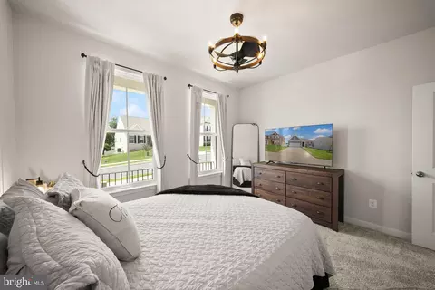 Bedroom - 2320 Hawkshill Dr, Jeffersonton, VA 22724 photo 6 of 8