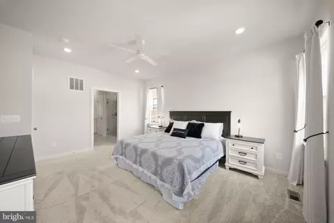 Bedroom - 2320 Hawkshill Dr, Jeffersonton, VA 22724 photo 2 of 8