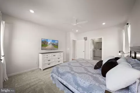Bedroom - 2320 Hawkshill Dr, Jeffersonton, VA 22724 photo 3 of 8