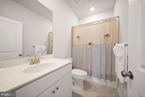 Bath - 2320 Hawkshill Dr, Jeffersonton, VA 22724 photo 1 of 2