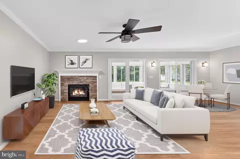 Living - 1012 Golf Dr, Culpeper, VA 22701 photo 2 of 4