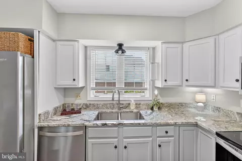 Kitchen - 1012 Golf Dr, Culpeper, VA 22701 photo 5 of 7