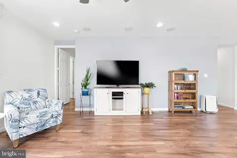 Living - 2159 Juniper Dr, Culpeper, VA 22701 photo 2 of 3