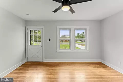 Living - 1818 Orange Rd, Culpeper, VA 22701 photo 3 of 9