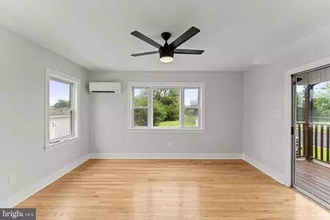 Living - 1818 Orange Rd, Culpeper, VA 22701 photo 5 of 9