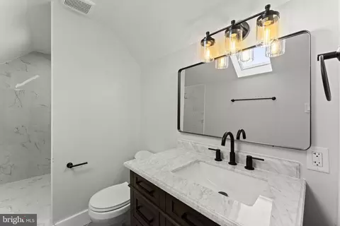 Bath - 1818 Orange Rd, Culpeper, VA 22701 photo 5 of 7