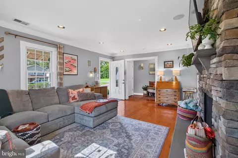Entry Way - 617 Briscoe St, Culpeper, VA 22701 photo 1 of 7